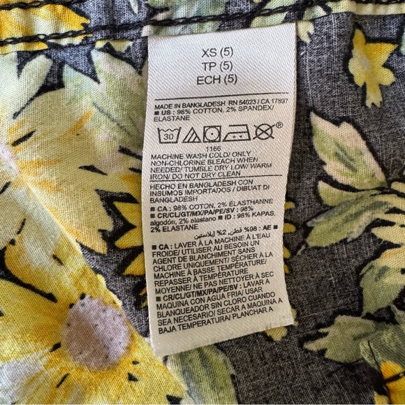 Old Navy Floral Sunflower Yellow Shirt Built in Flex Button Up Short Sleeve XS 5 - Picture 5 of 5